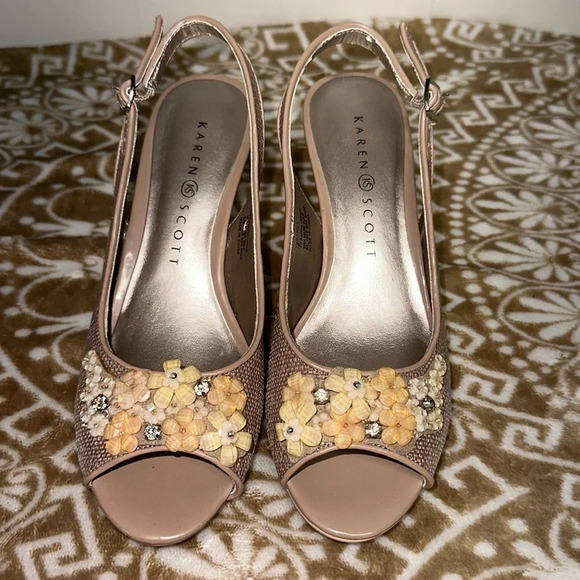 Karen Scott Branca Embellished Open Toe Heels Pale Pink (Tan) Sz 6 - Picture 1 of 8